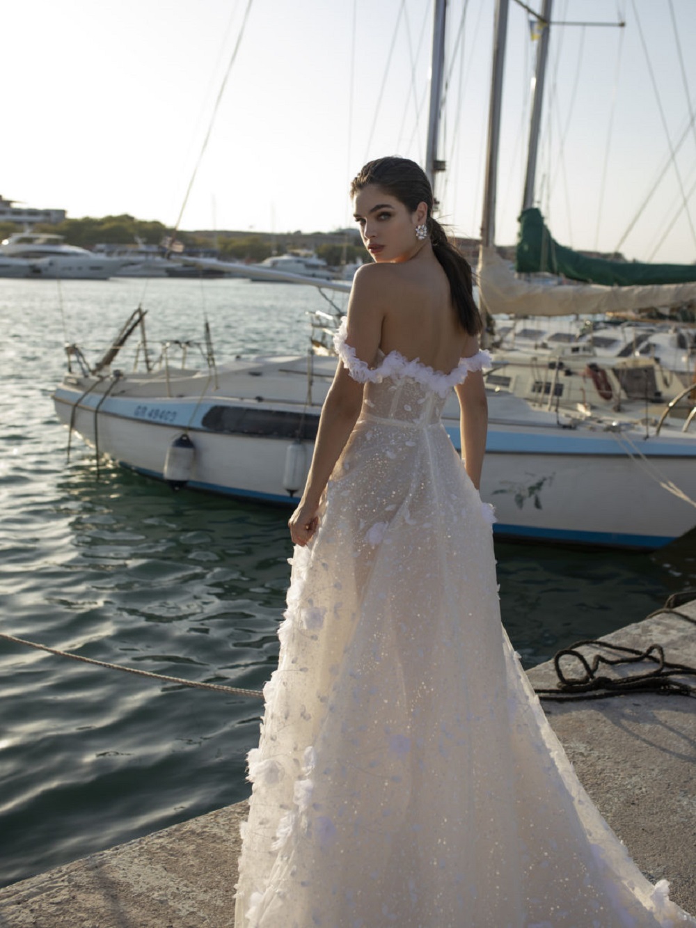 Spring Lian Rokman Beach Bohemian Wedding Dresses Off Shoulder 3D Flower Appliques Garden Bridal Gowns Boho Sparkly Sequins Wedding Dress