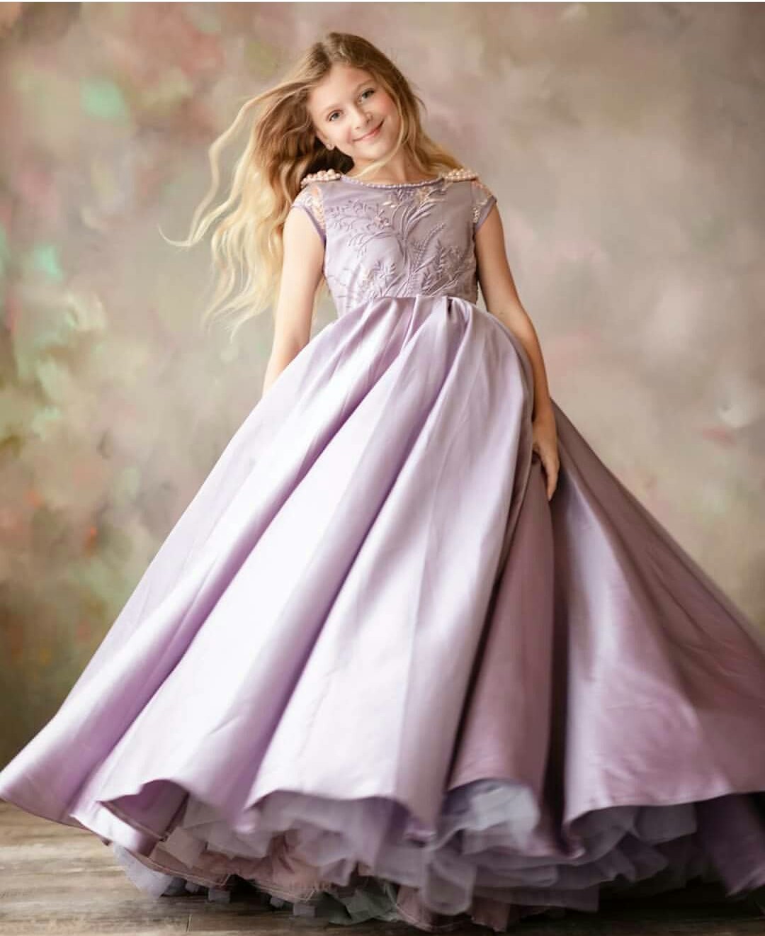 Cheap Flower Girl Dresses Jewel Sleeveless Applique Lace Pearl Girl Pageant Gown Ruffle Satin Sweep Train Birthday Gown Cheap Hot Sell