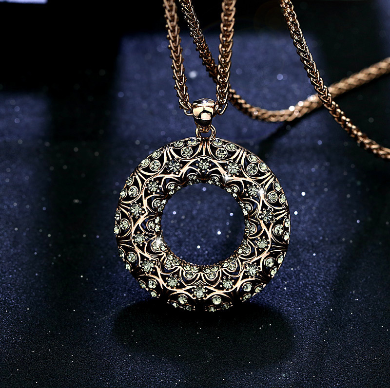 VVS Moissanite Retro Hollow Round Pendant Necklace Vintage Carved Pattern Long Sweater Chain Jewelry For Women Daily Party Wear