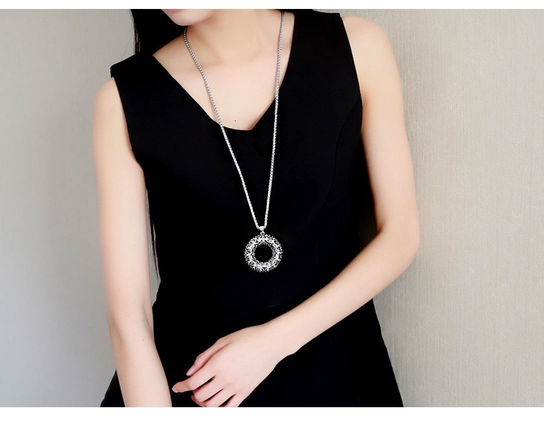 VVS Moissanite Retro Hollow Round Pendant Necklace Vintage Carved Pattern Long Sweater Chain Jewelry For Women Daily Party Wear - view 3