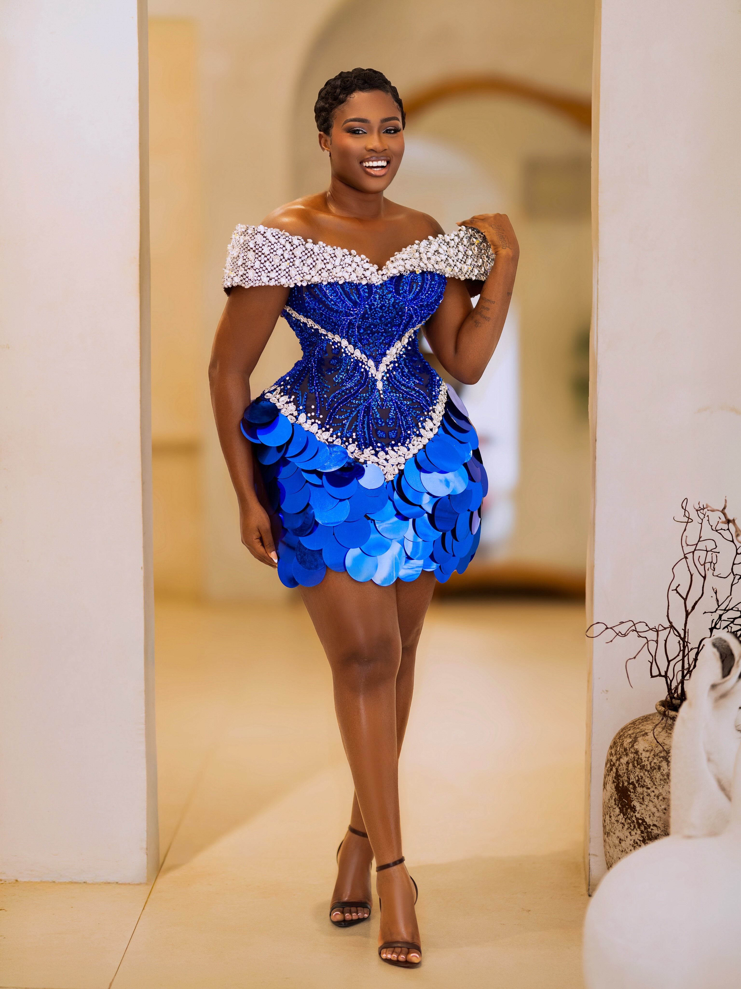 Plus Size Royal Blue Cocktail Dresses For Women Short Prom Dresses Illusion Off Shoulder Homecoming Dress Crystal Pearls Pleated Beaded Lace Birthday  - view 5