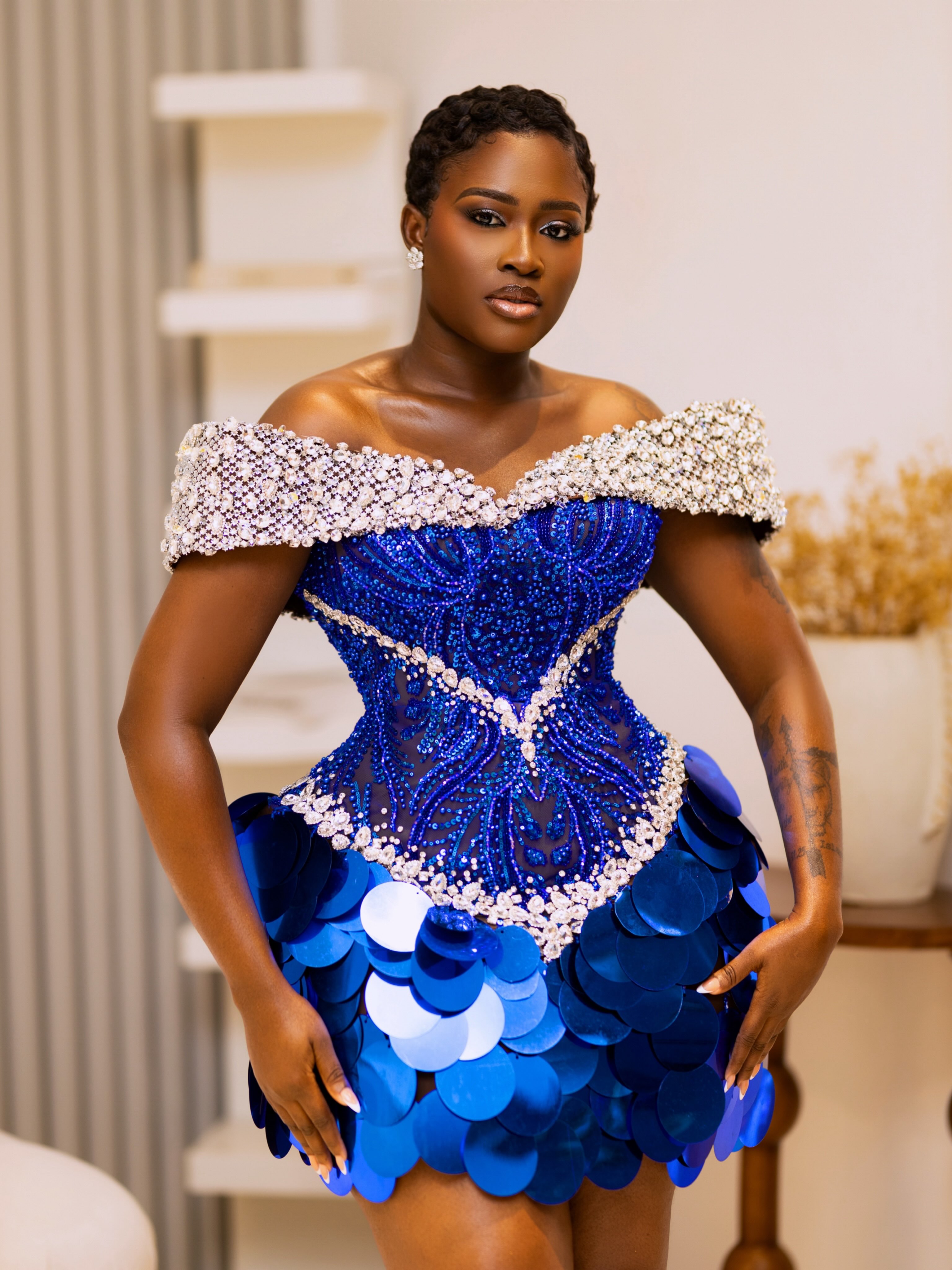 Plus Size Royal Blue Cocktail Dresses For Women Short Prom Dresses Illusion Off Shoulder Homecoming Dress Crystal Pearls Pleated Beaded Lace Birthday  - view 4