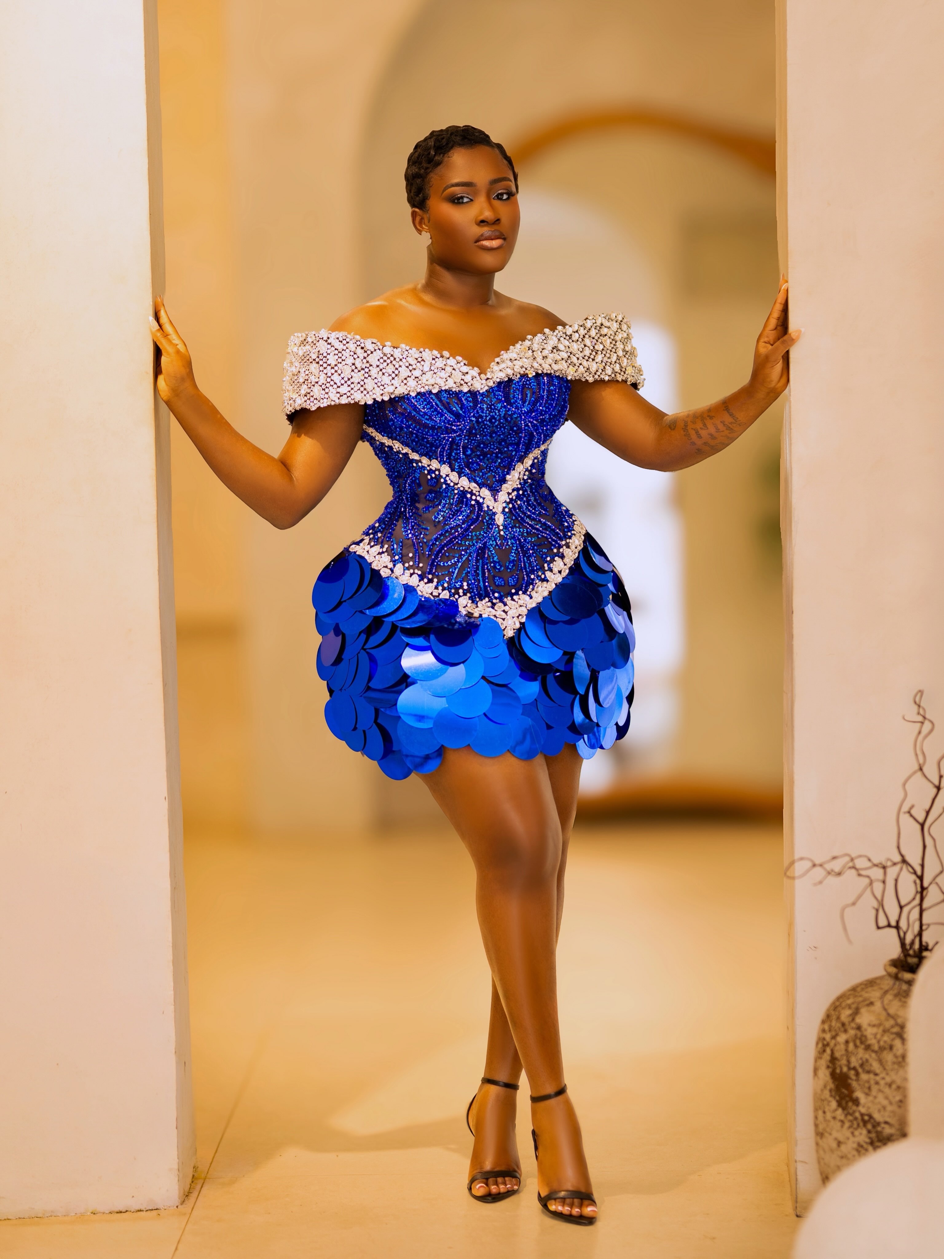 Plus Size Royal Blue Cocktail Dresses For Women Short Prom Dresses Illusion Off Shoulder Homecoming Dress Crystal Pearls Pleated Beaded Lace Birthday  - view 3