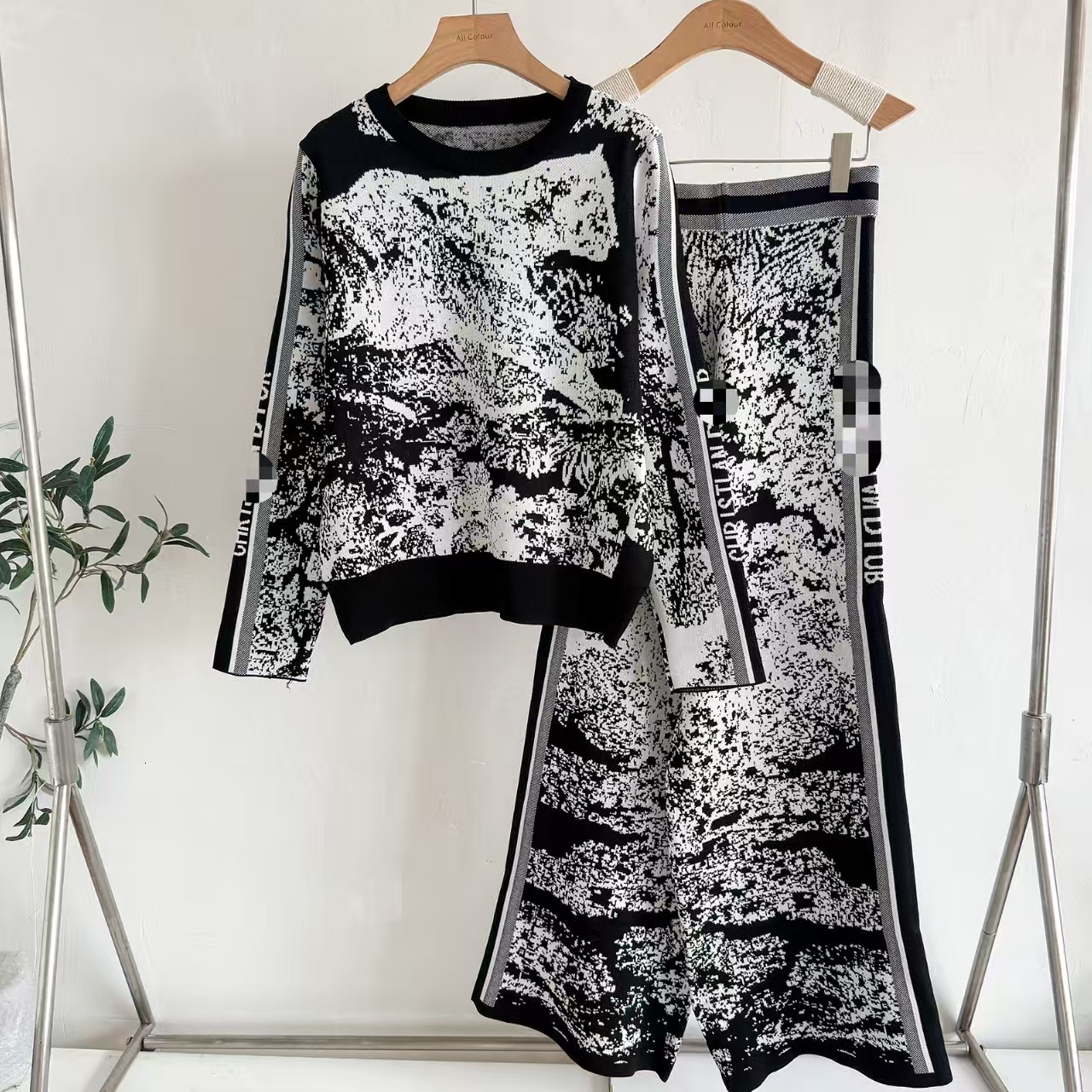 Women's knitted pullover suit casual set, autumn and winter jacquard wide leg pants two-piece set, fashionable B-line buckle tie knitted long sle - view 4