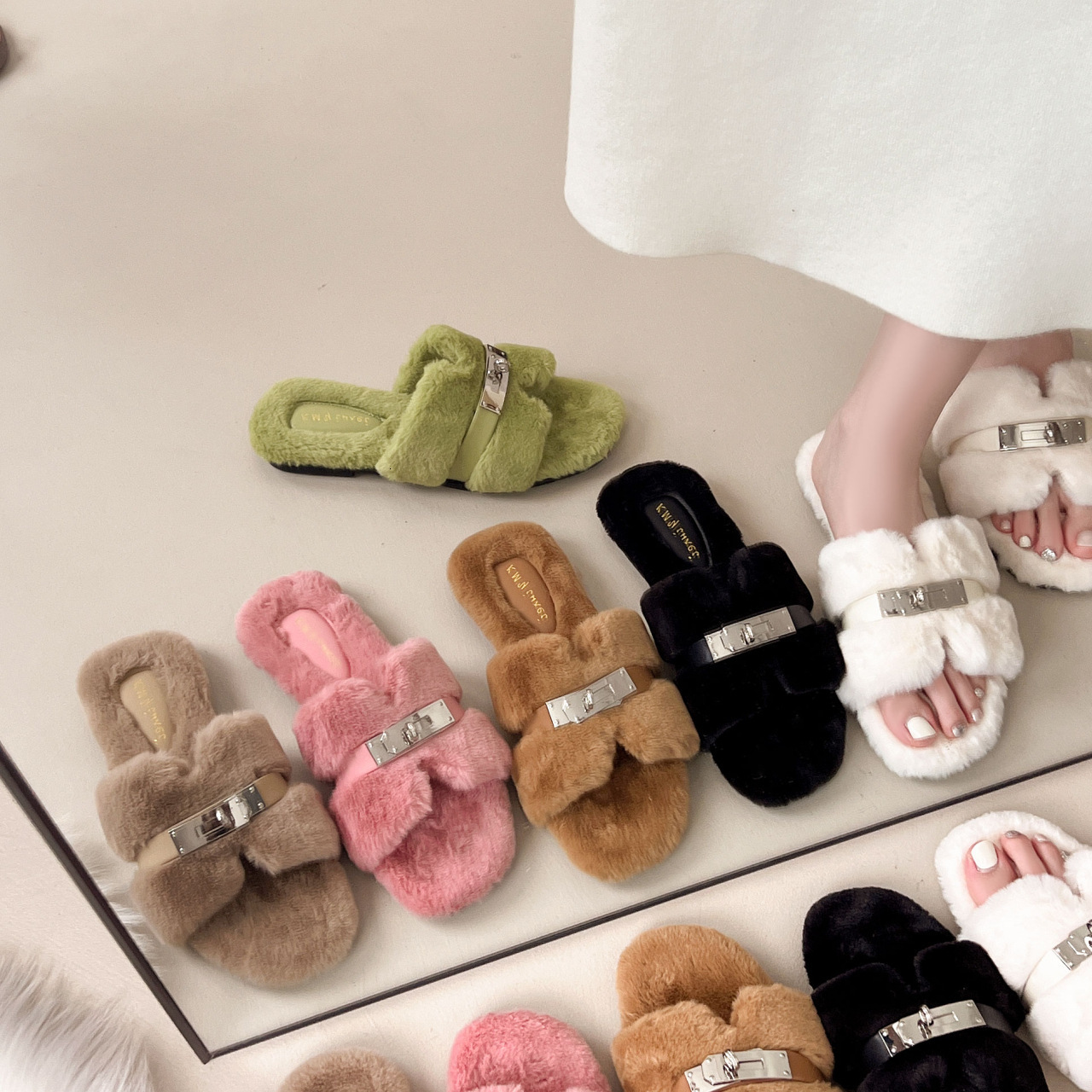 Slippers Casual And Minimalist Fur Slippers For Women To Wear For Autumn And Winter Fashion Metal Buckle Lazy Style Cotton Slippers Suitable For Vario