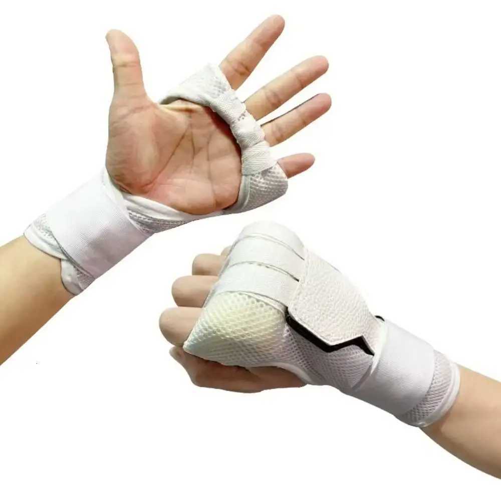 Half Finger Boxing Gloves Quick Strap Shock Absorb Muay Thai Gloves Fight Hand Wrap Wrist Support Boxing Training Gloves Q260907 - view 7