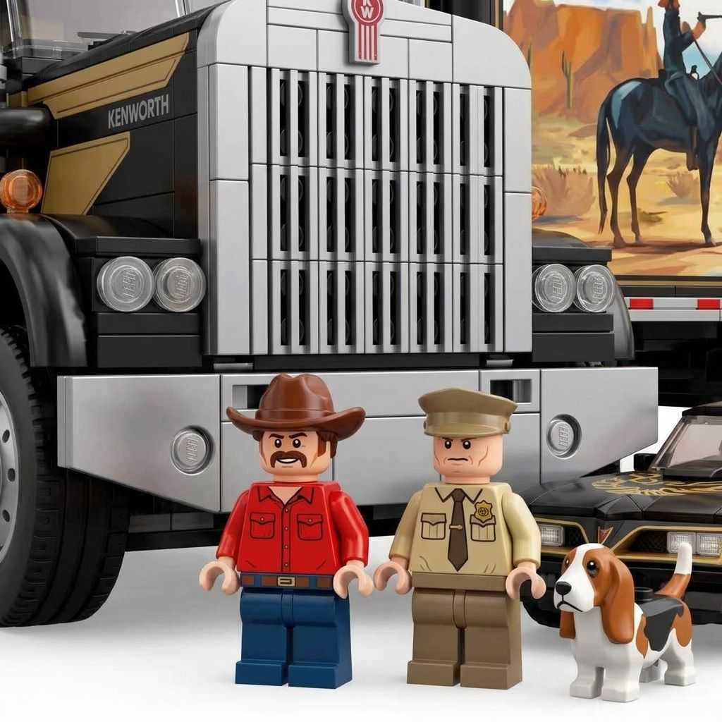 Fashionable and Popular New Product Creative Commemorative Building Block Ornament Toy for the 49th Anniversary of the Movie "Police vs. Truck Ro - view 5