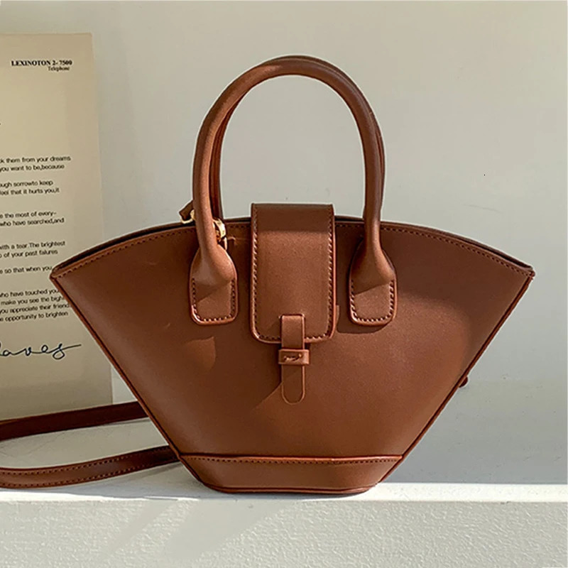 Bags for Women Korean Casual Large Capacity Retro Fan Shaped Tote Bag n Sense Handbag Personalized Versatile Crossbody Bag 260910