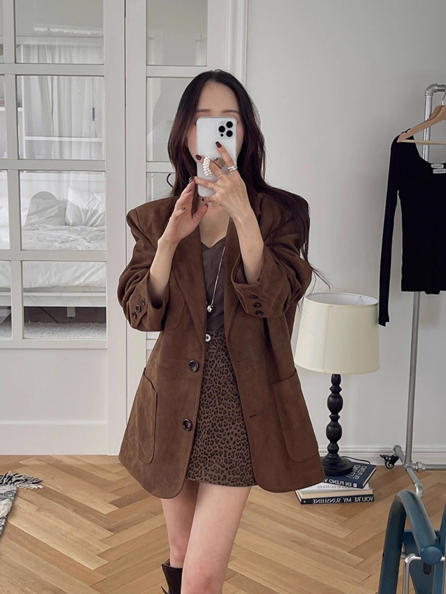Chic Autumnal Loose Casual Double Pocket Long Sleeve Color Suede Jacket Women's Fashionable Commute Style Outerwear - view 3