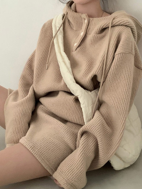 Winter 2025 Women's Casual Loose Overhead Hooded Top And Shorts Two-Piece Set Chic Style Fashionable Ensemble for Adults - view 3