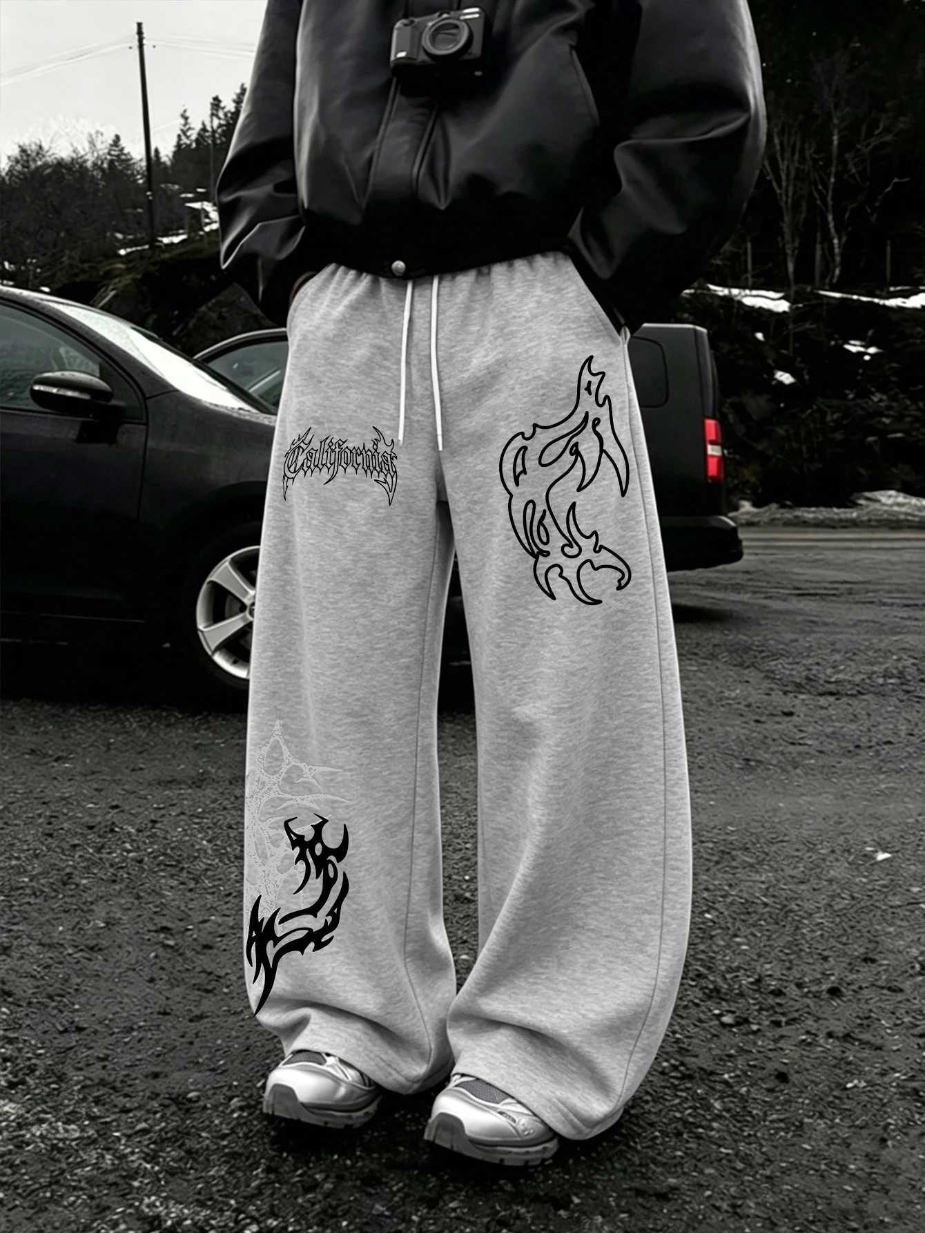 Men's Pants Men Gothic Wide Leg Jogger Pants Asymmetric Multi Graphic California Gothic Font FlameThornTotemPrintdr1BaggyStreetwear D260924 - view 3