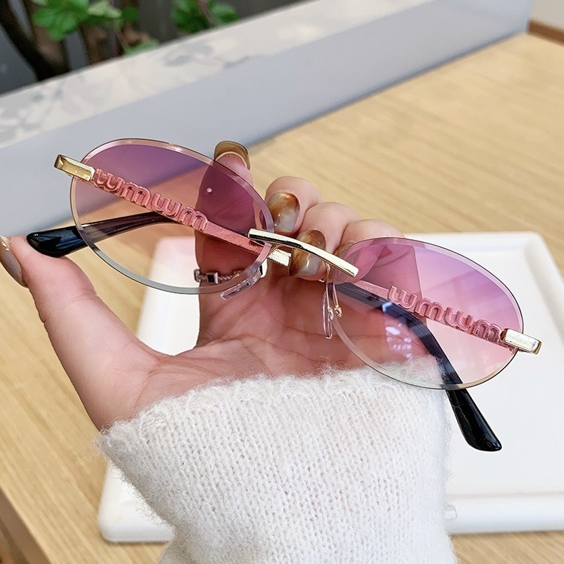 High-End Designer Sunglasses M Brand Diamond-Embellished Letter Temple Sunglasses, Runway Style, European And American Fashion, Oval Frameless For Wom - view 3