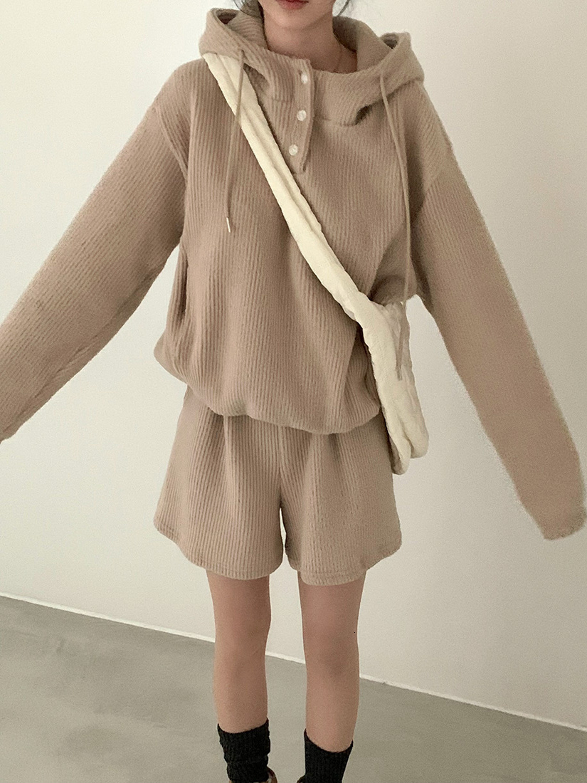 Winter 2025 Women's Casual Loose Overhead Hooded Top And Shorts Two-Piece Set Chic Style Fashionable Ensemble for Adults - view 5