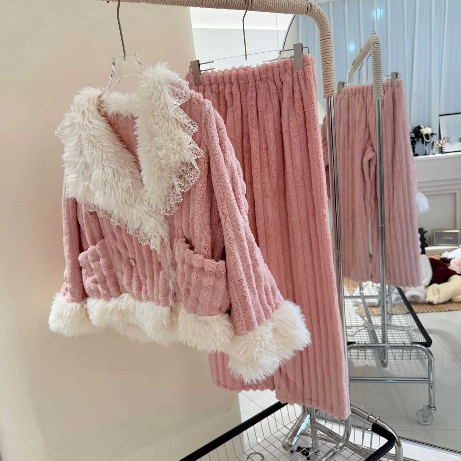 Sleep Lounge Women's Sweet Thick Coral Fleece Pink Sleepwear Winter Women's Pajamas French Style Home Clothes Set Warm Pijama Can Be Worn Ou - view 3