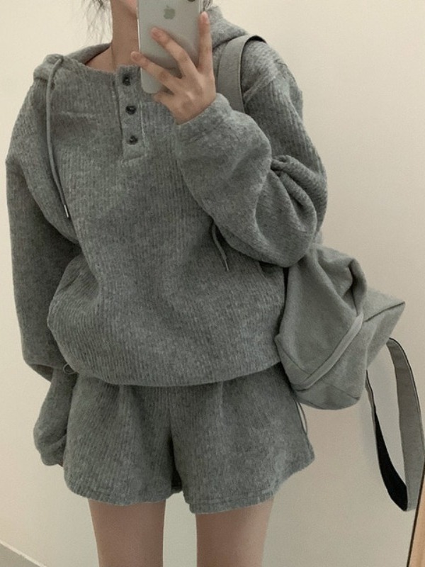 Winter 2025 Women's Casual Loose Overhead Hooded Top And Shorts Two-Piece Set Chic Style Fashionable Ensemble for Adults - view 6