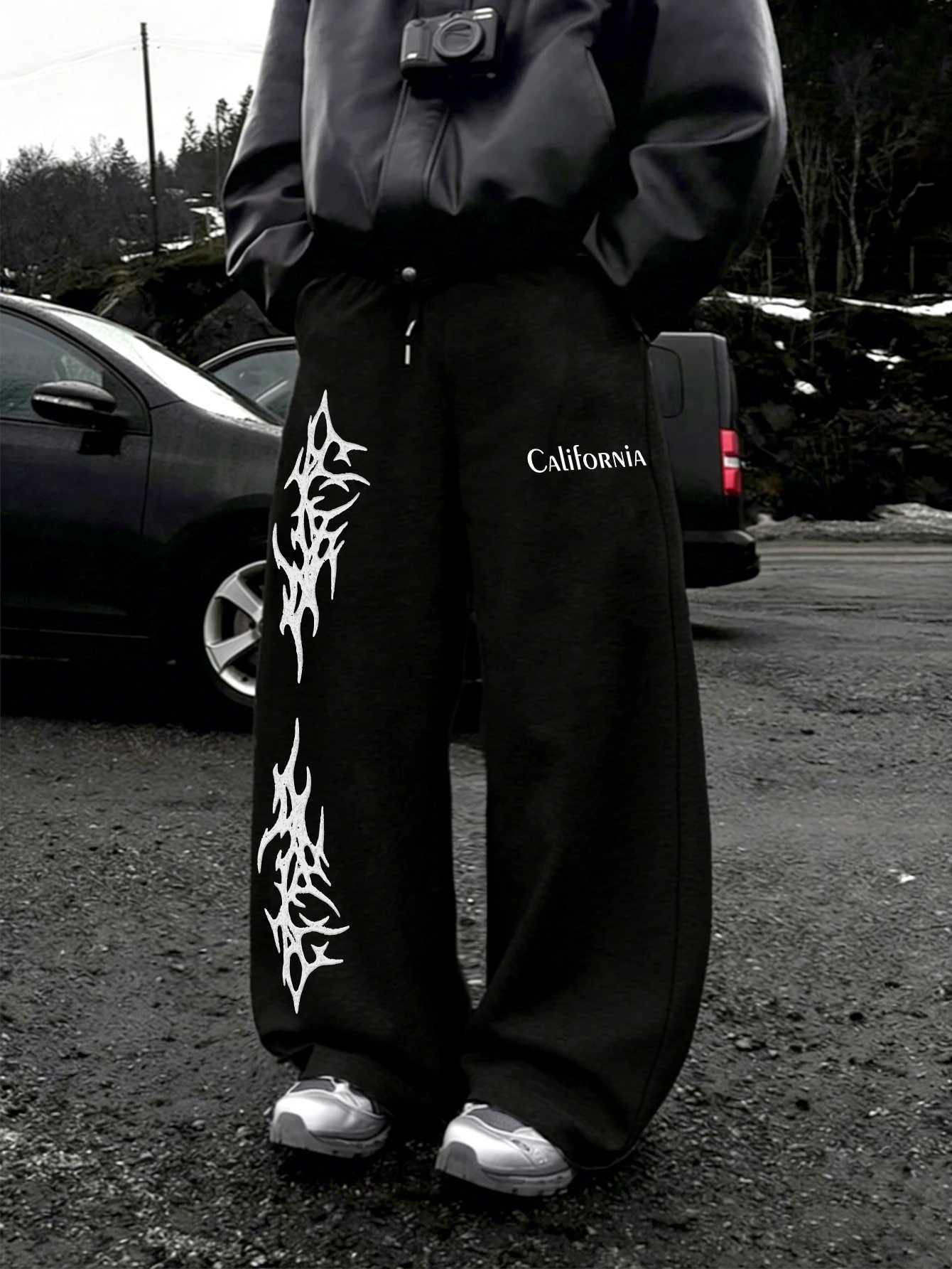 Men's Pants Men Y2K American Streetwear Baggy Sweatpants Asymmetric White Gothic Spike Letter California Text Print dr1 Wide Leg D260924