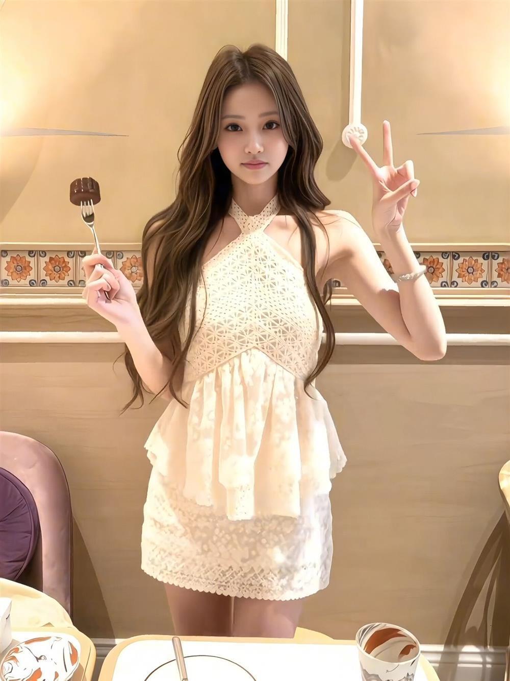 Spring 2026 Pure Desire Sexy Lace Splice Hanging Neck Vest Top Women's High Waist Skirt Set Fashionable Three-piece Suit - view 4