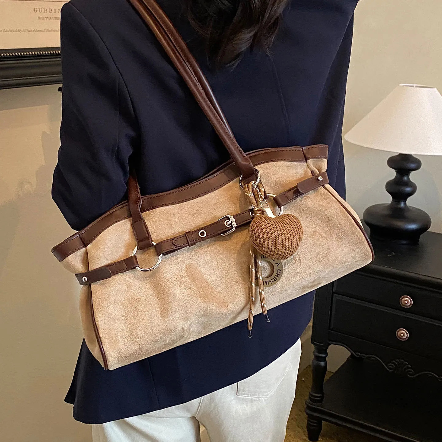 Womens Commuter Shoulder Bag 2026 Autumn Retro Suede Mermaid Large Capacity Tote Bag Casual Style PU Material Medium Siz... 260924 - view 4