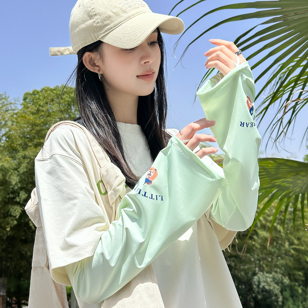 New cute bear-themed loose-fitting ice silk arm sleeves women, perfect for summer sun protection, driving, and UV protection