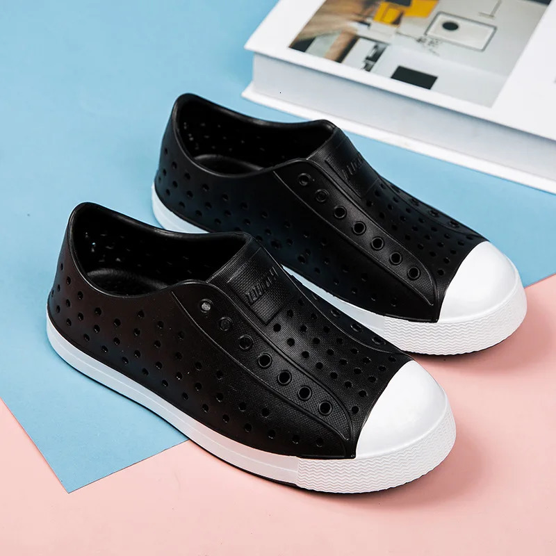 Summer Kids Beach Sandals Boys Cave Girls Garden Clogs EVA Lightweight Shoes Sports Water Shoes Unisex Slip-On Children Sandals 260923
