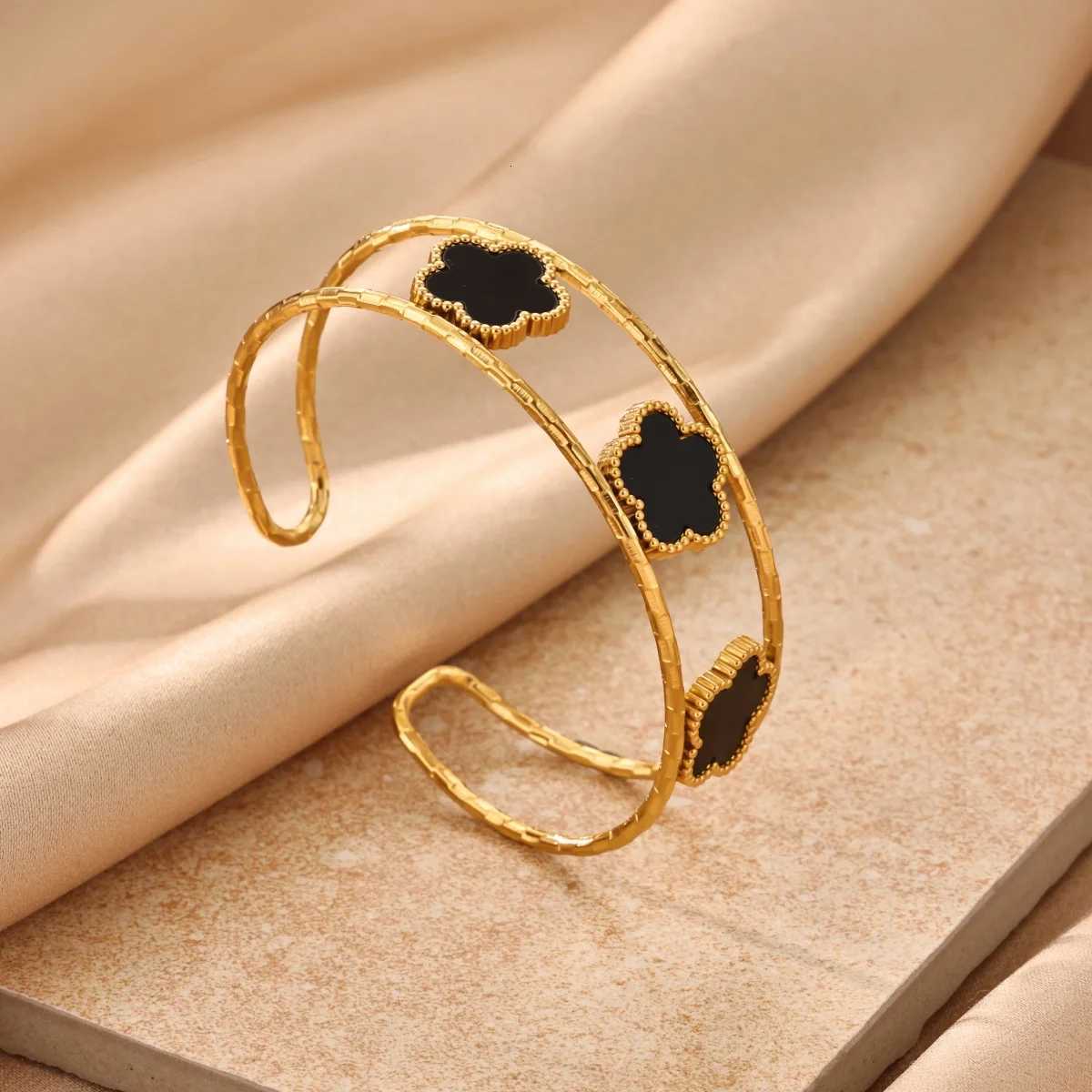 Gold Bangle Five- Black Acrylic Color Open Bracelet 18K Gold-plated Cuff Bangle for Wen Wedding Party Pr Jewelry Gifts N260924 - view 5