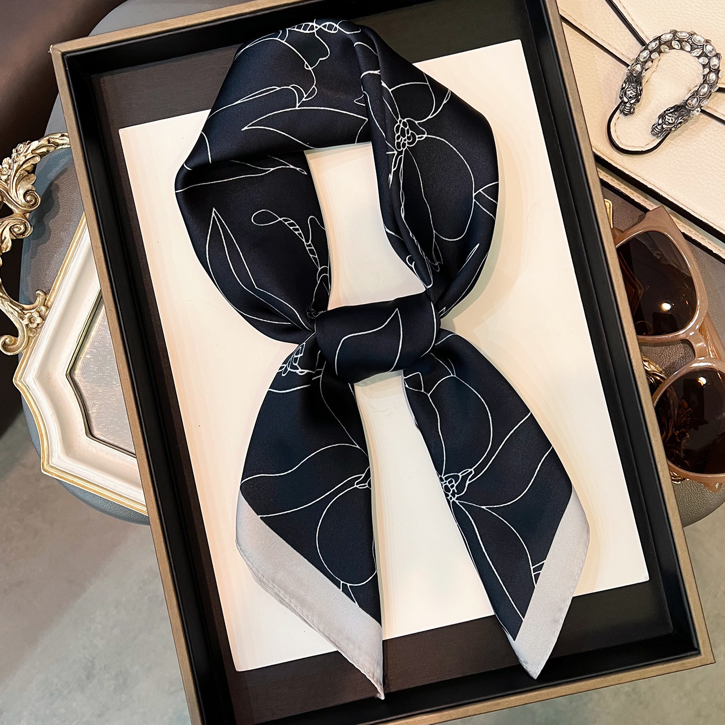 Small square women's suitable for spring, autumn, and summer, can be paired with shirts, decorative neck scarf, versatile, protects the neck, thi - view 5