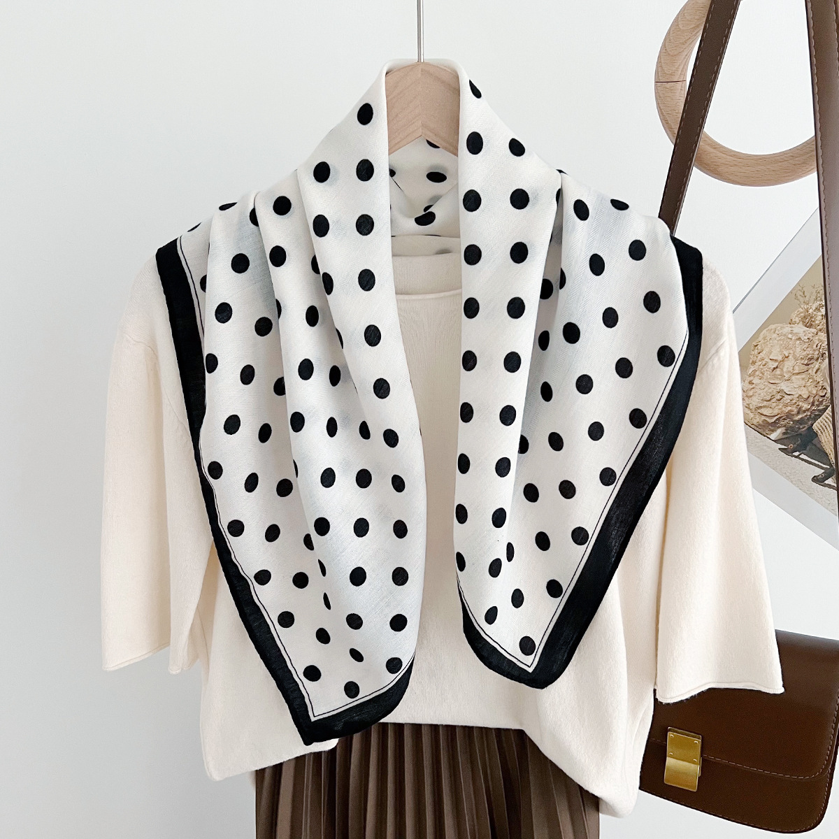 Korean-style fashion simple black and white polka dot silk 65CM herringbone pattern small square neck protector decorative shirt scarf - view 3