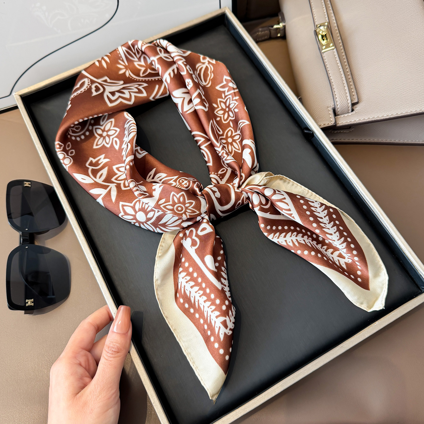 Retro cashew-patterned faux silk small square scarf, stylish and versatile, can be used as a headscarf, shawl, sun-protective neck wrap, or women' - view 5