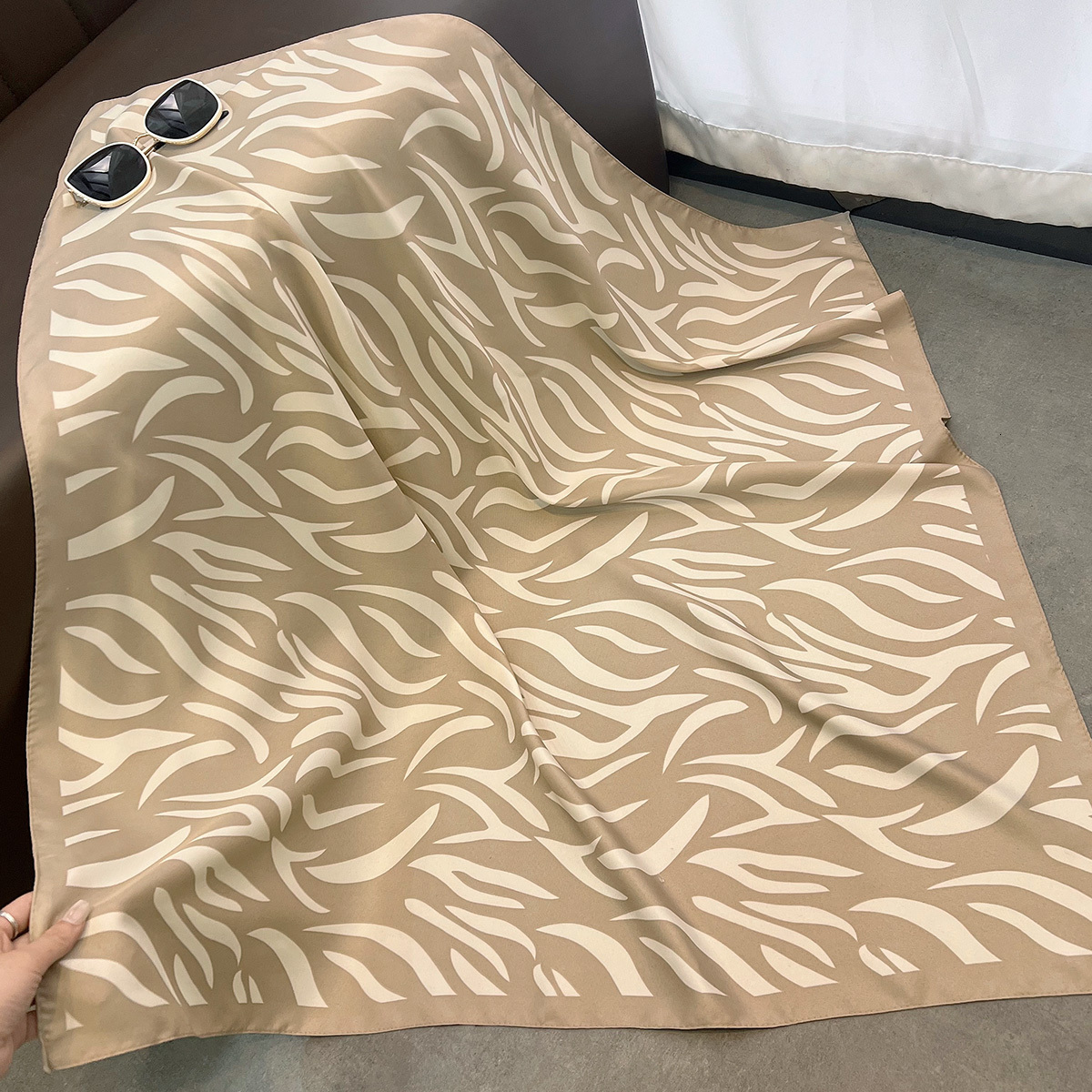 European and American style animal print silk 90CM twill women's shawl dual-use versatile light luxury elegant fashion square scarf - view 3