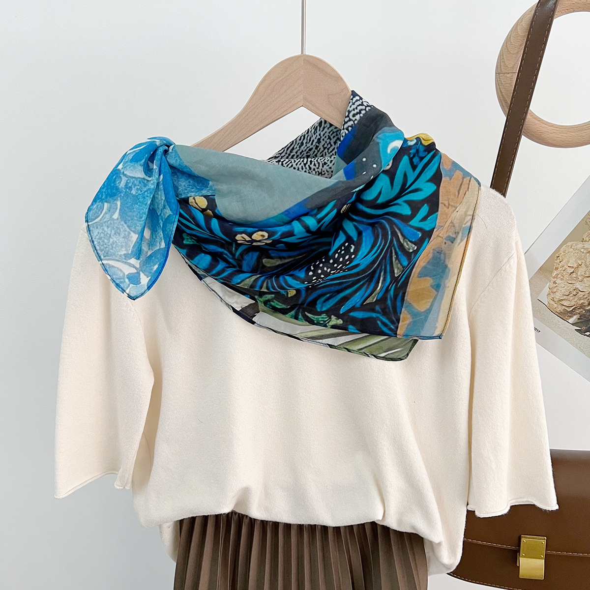 Spring and Summer New Lightweight Breathable 65*65CM Square Versatile Printed Mulberry Silk Cotton Blend Women's Fashion Scarf - view 3