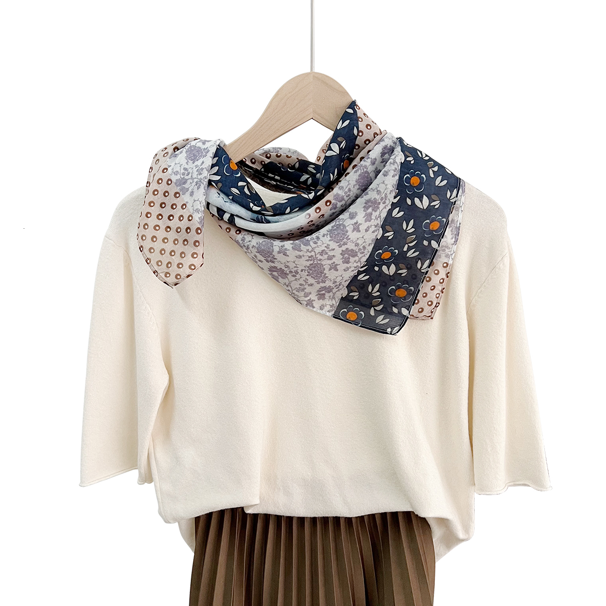Spring and Summer New Lightweight Breathable 65*65CM Square Versatile Printed Mulberry Silk Cotton Blend Women's Fashion Scarf - view 6