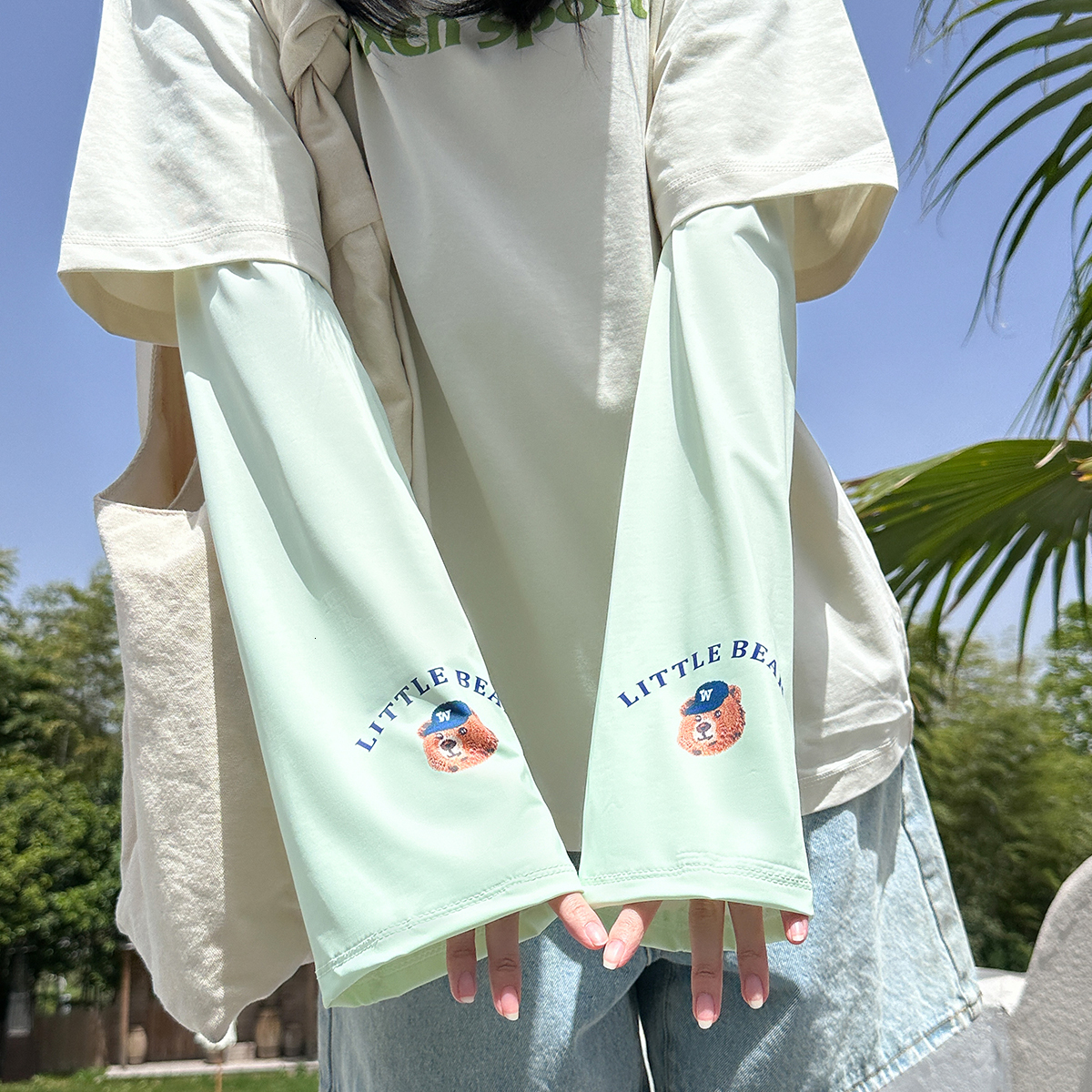 New cute bear-themed loose-fitting ice silk arm sleeves women, perfect for summer sun protection, driving, and UV protection - view 3