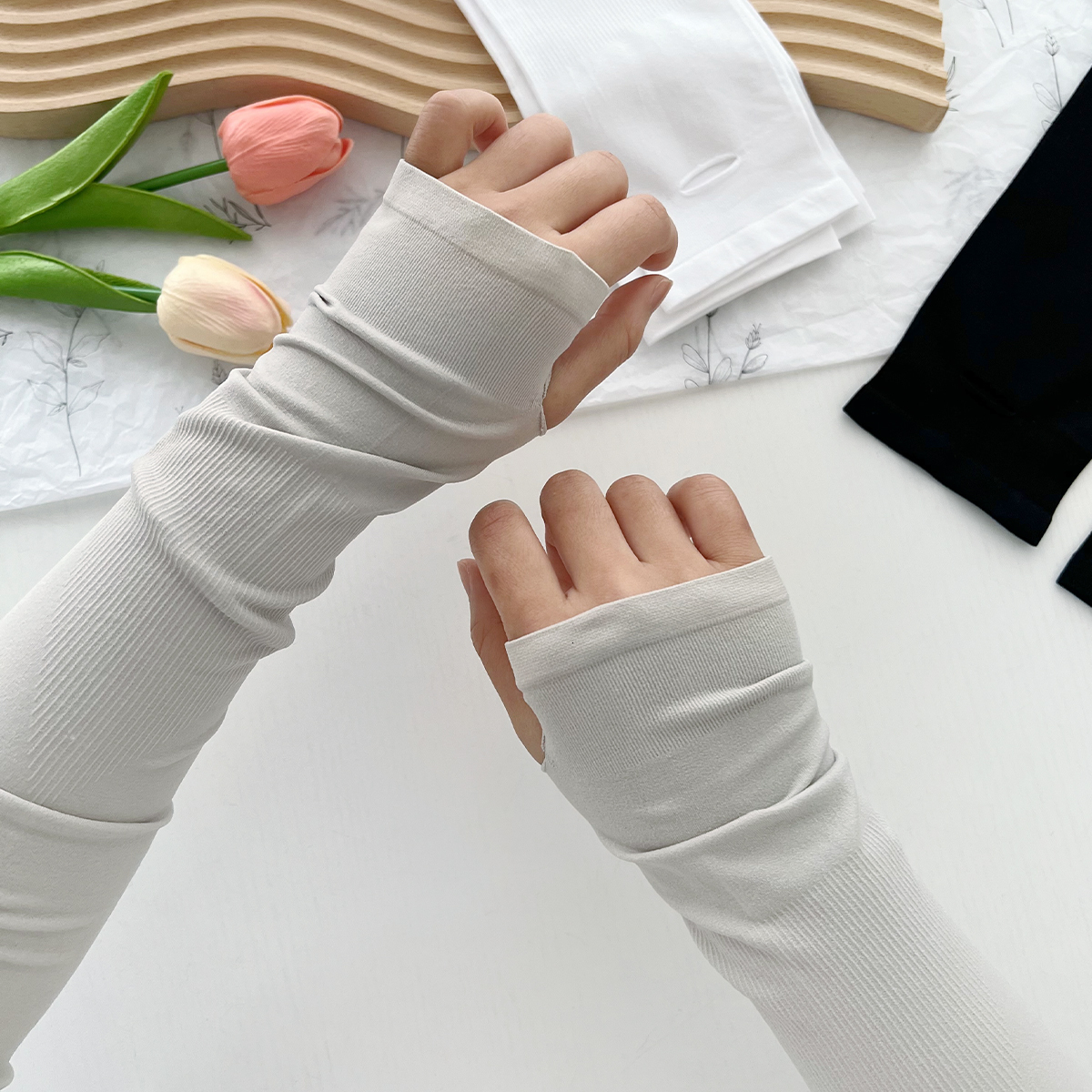 2026 new summer solid-color sun-protective arm sleeves women, featuring UV protection, loose fit, and a thin, breathable design for outdoor use