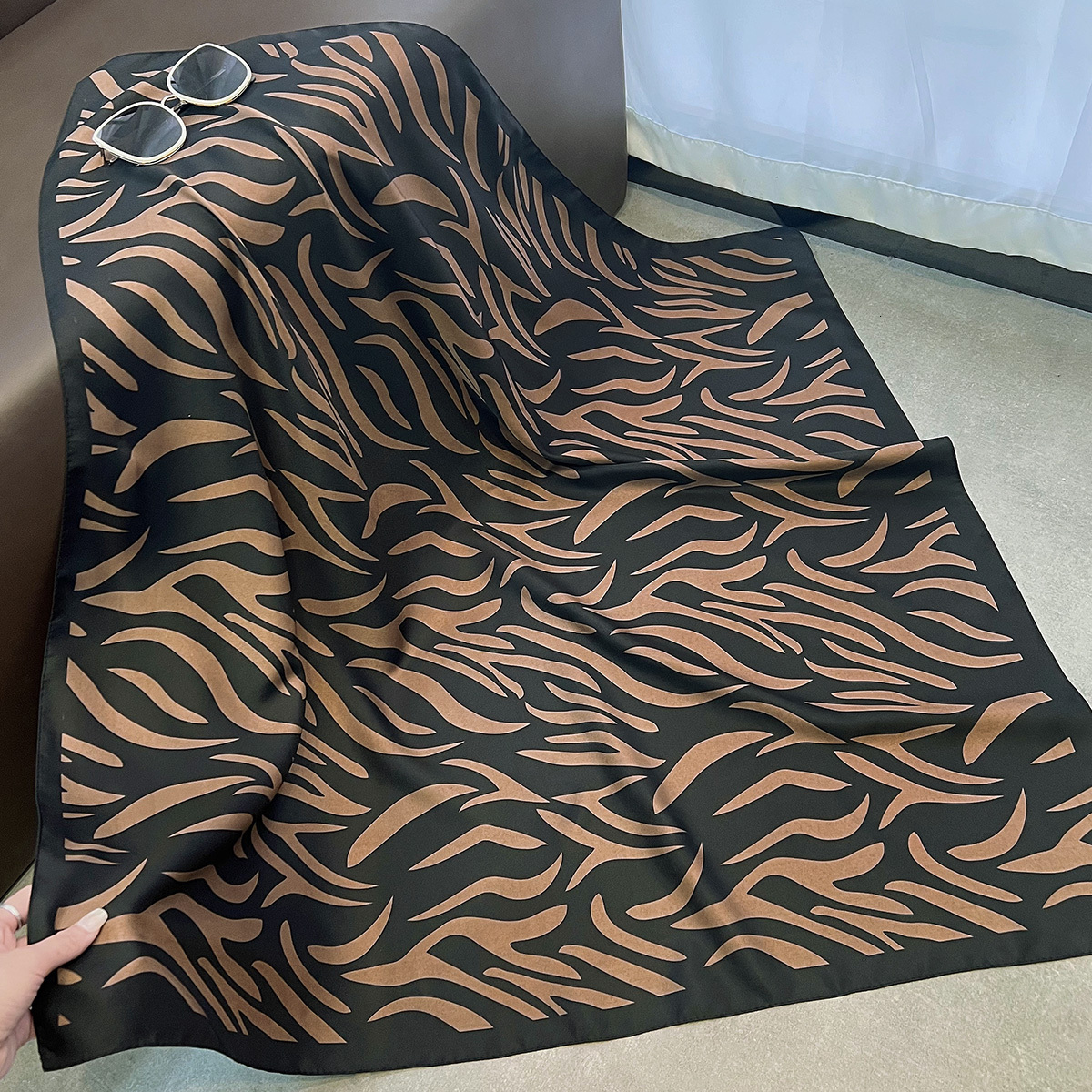 European and American style animal print silk 90CM twill women's shawl dual-use versatile light luxury elegant fashion square scarf - view 5