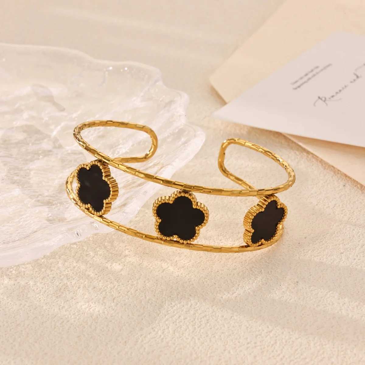 Gold Bangle Five- Black Acrylic Color Open Bracelet 18K Gold-plated Cuff Bangle for Wen Wedding Party Pr Jewelry Gifts N260924 - view 4