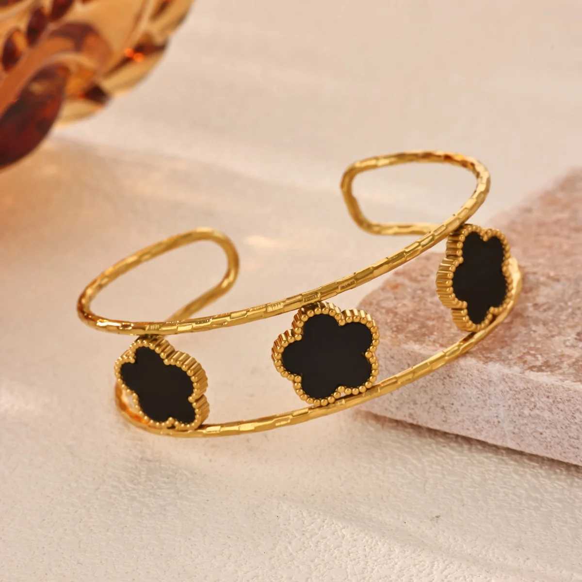 Gold Bangle Five- Black Acrylic Color Open Bracelet 18K Gold-plated Cuff Bangle for Wen Wedding Party Pr Jewelry Gifts N260924 - view 6