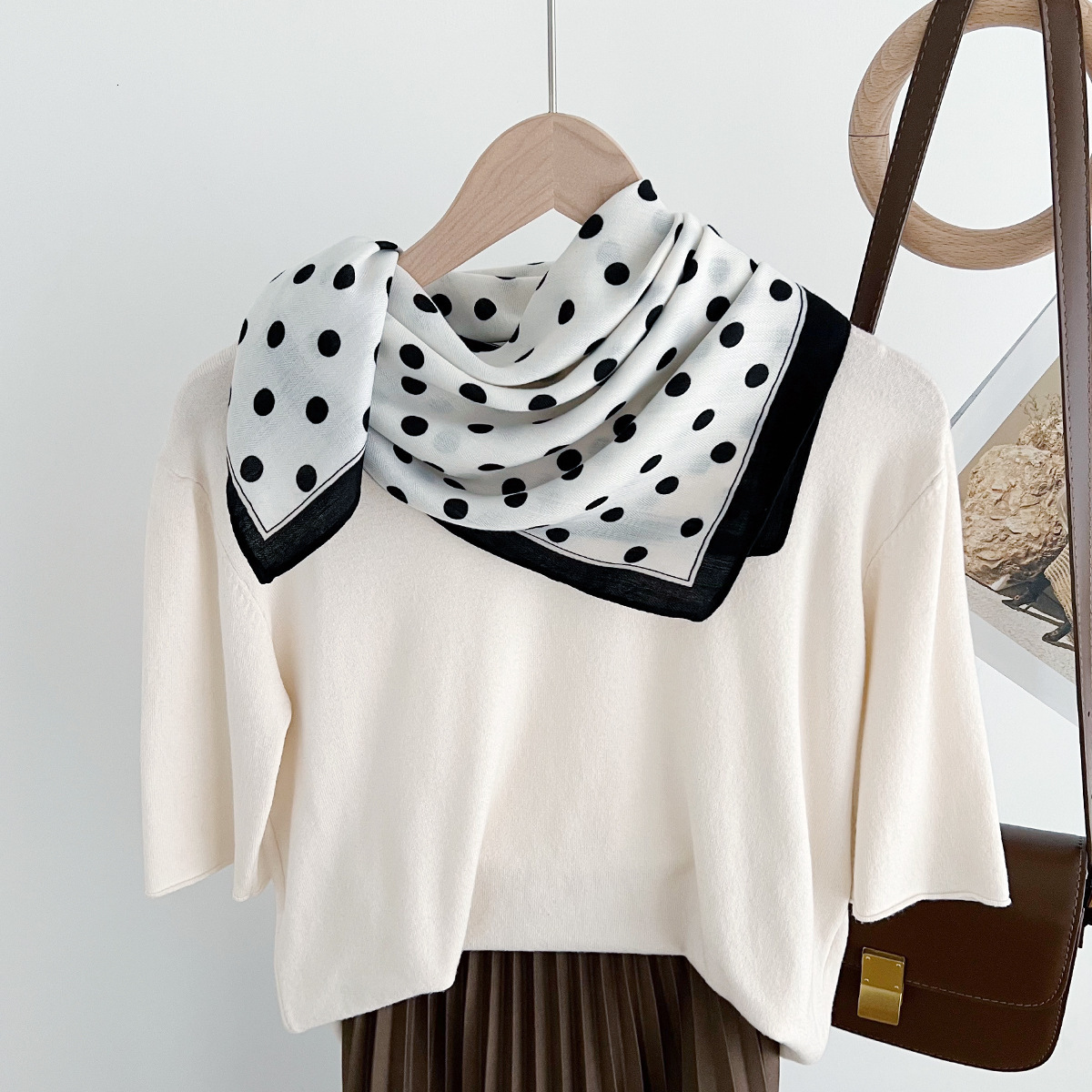 Korean-style fashion simple black and white polka dot silk 65CM herringbone pattern small square neck protector decorative shirt scarf - view 4