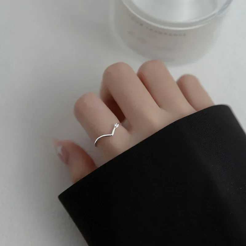 Rings New Fashion Simple Band Single Circle V-shaped Thin Rings For Women Crystal Zircon Summer Open Ring Accessory Female Daily Ring Gifts N260924