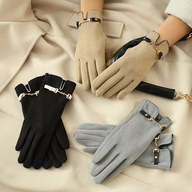 Designer Womens Winter Warm Gloves Metal Chain Buckle Decor Touchscreen Soft Fleece Lined Five Finger Gloves For Outdoor Driving Commuting And Daily M