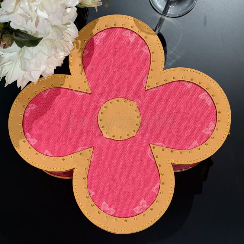 Top Designer Blooming Box Fourleaf Clover Watch Hard Box Luxury Women Jewelry Rivet Trunk Box Bag Monogram Flower Cosmetic Case Ring Earring Accessories Case M11117