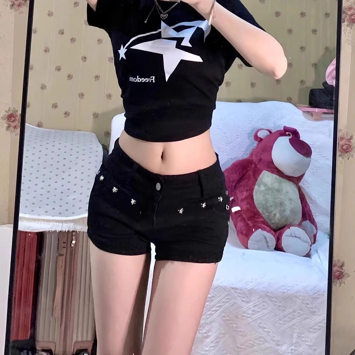 Women's Edgy Black American Rivet Design Low-Rise Denim Micro Shorts - Summer Slim-Fit A-Line New Hot Pants