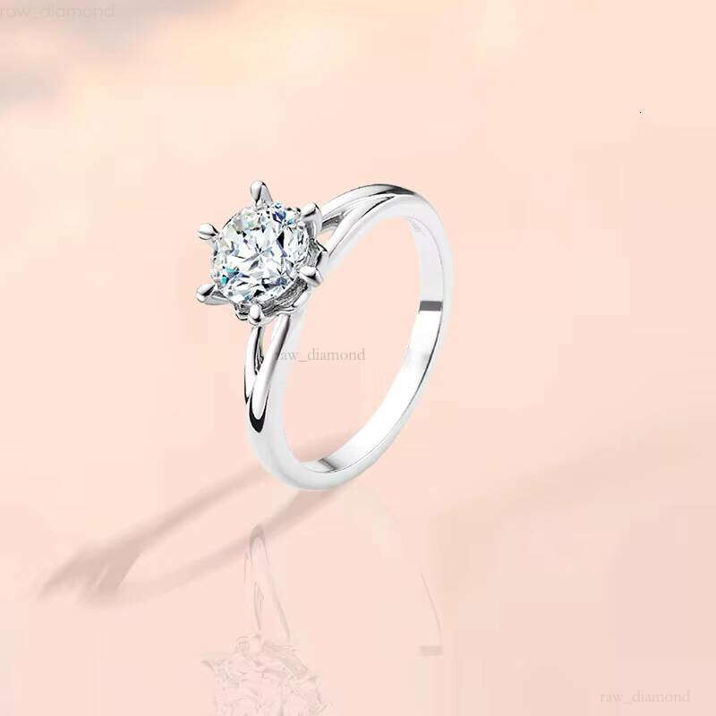18k White Gold Solitaire Engagement VVS Moissanite Ring Jewelry with Lab-Grown VVS Moissanites