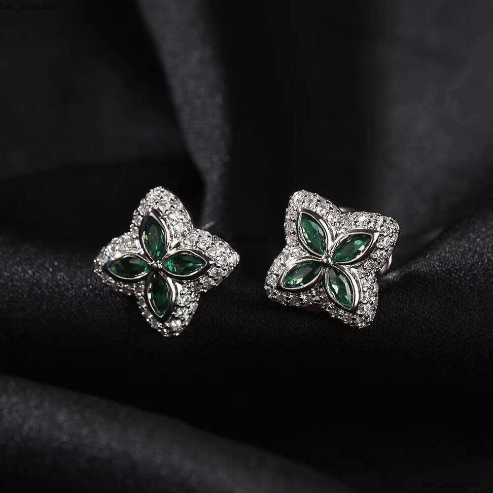VVS Moissanite UWIN Hot Sale Colorful 5A Direct Pull Stone Clover Flower 4-Leaf Pearl Earrings for Women and Men