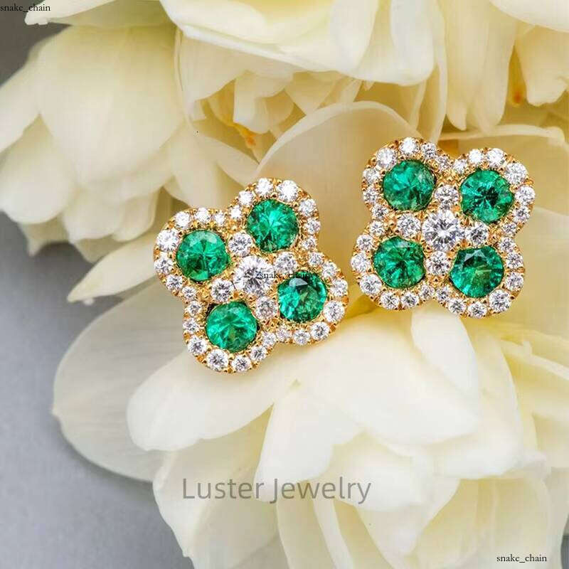 Glossy Beautiful Four-Leaf Clover 10K 14K 18K Gold Stud Round VVS Moissanite Halo 0.5ct Lab-Grown Green Jade Women's Earrings