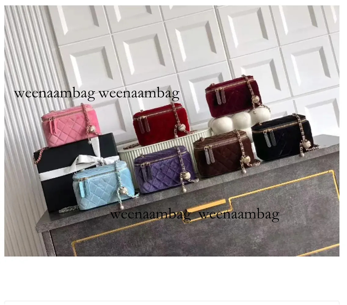 Designer Luxury Cosmetic New Velvet Fabric Small Diamond Ball All Steel Hardware Retro Gorgeous Shoulder Crossbody Handbag Fashion Dinner Bag