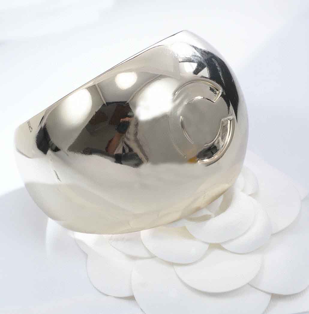 2026 Luxury quality charn opened bangle with special design in 18k gold plated have stamp pendant necklace set design PS6281B