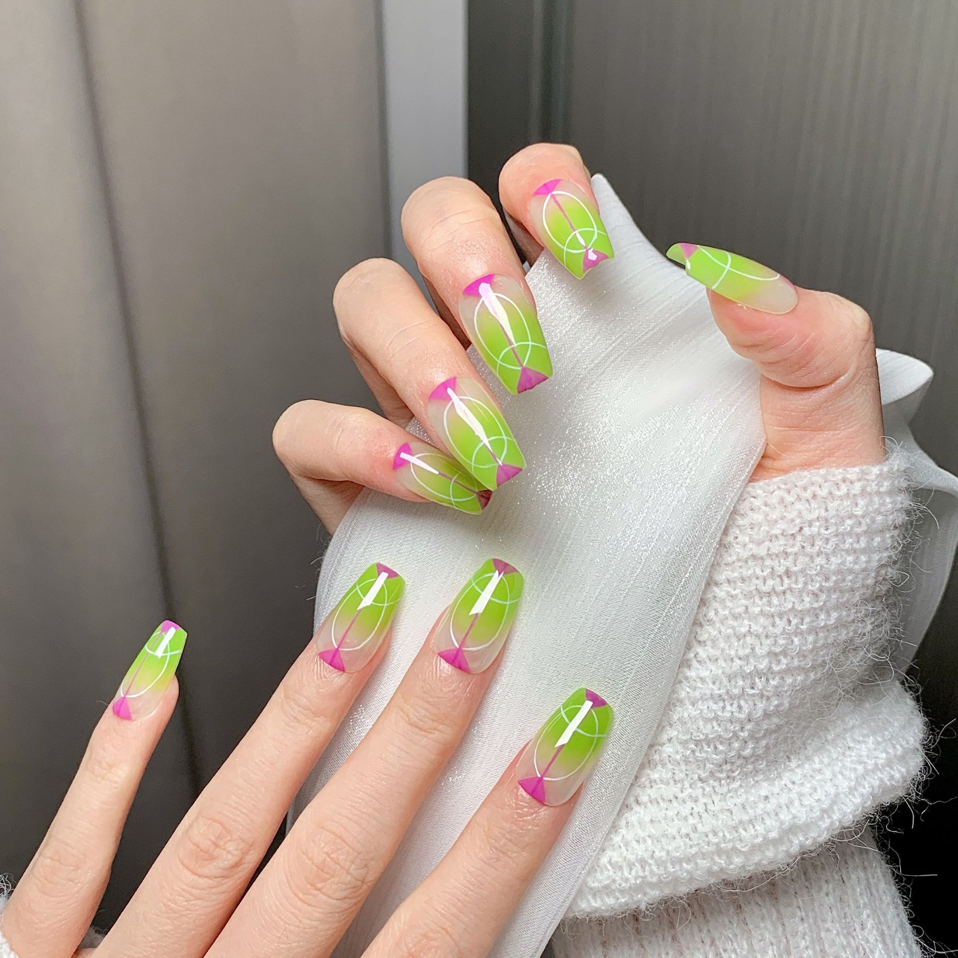 customizable wholesale handworn faux finger extensions featuring intricate patterns