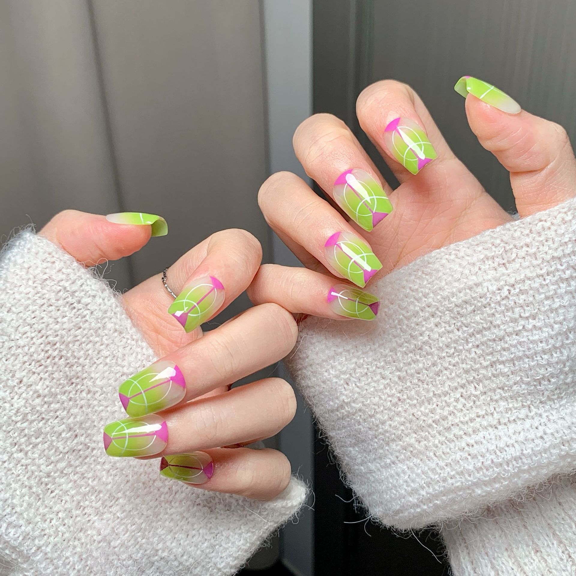 customizable wholesale handworn faux finger extensions featuring intricate patterns