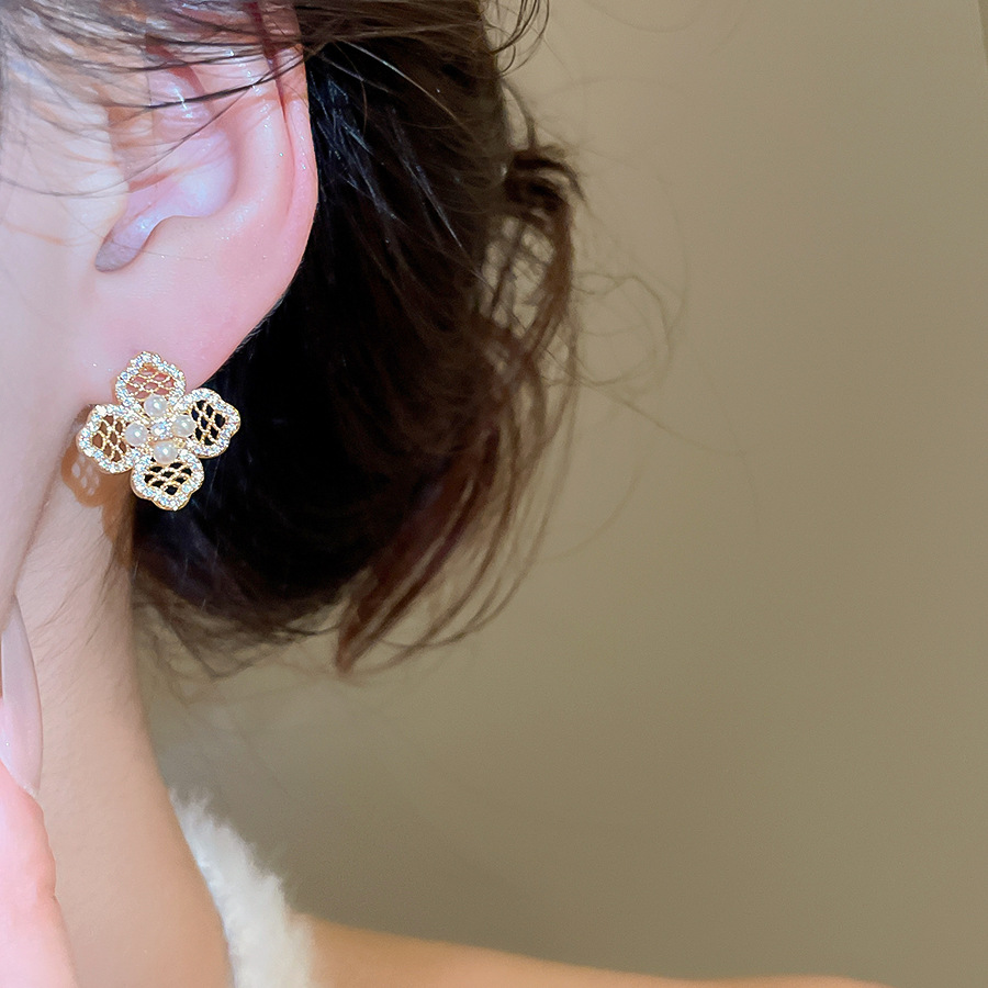 Real Gold Plated Silver Needle Zircon Flower Pearl Elegant Niche Versatile Light Luxury High-End Feel Earrings for Women - view 6
