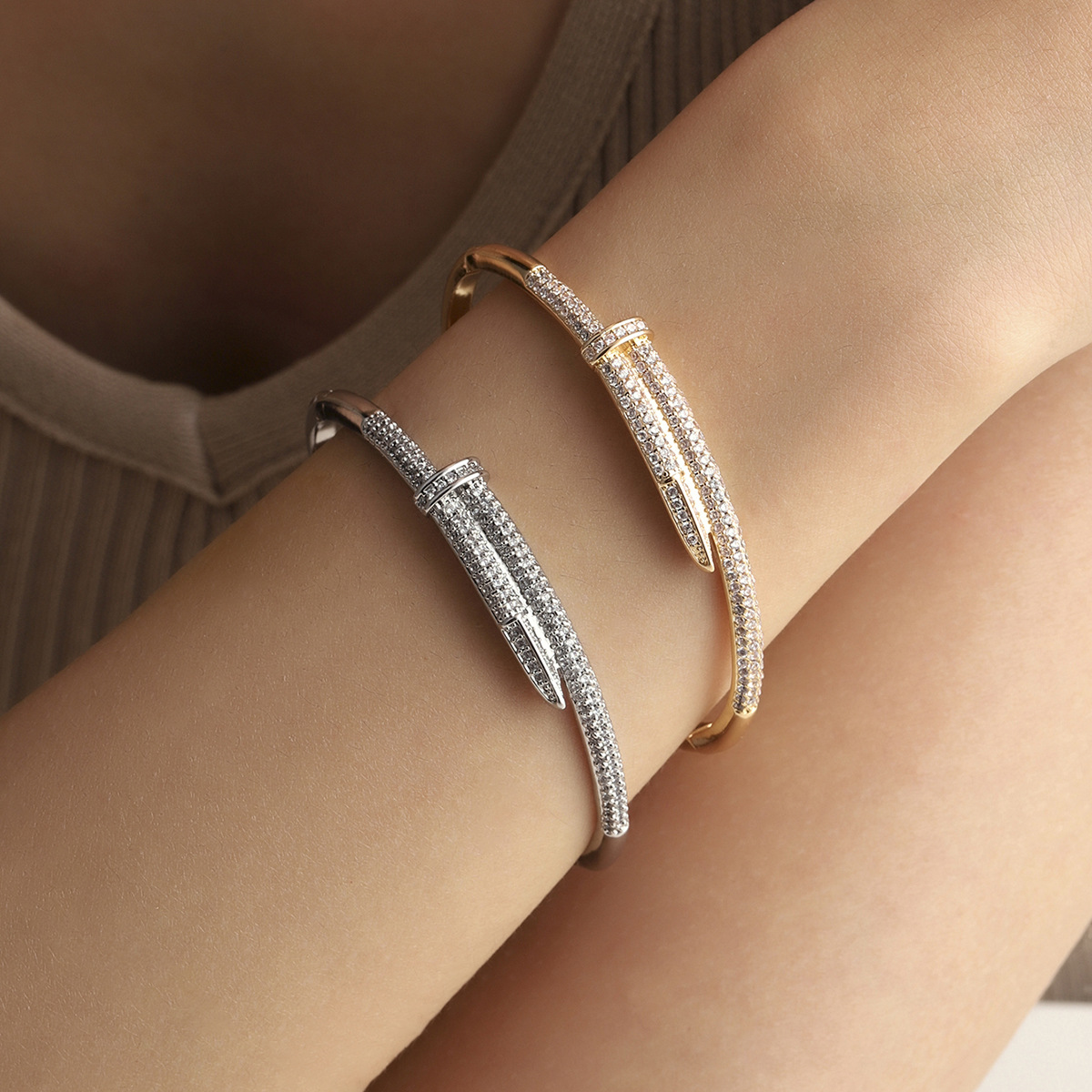 Fashion Designer Bangle Cuff Bracelets Paved AAA Zircon Diamond Nail Cross Shape Gold Plated Trendy Versatile Jewelry Factory Wholesale